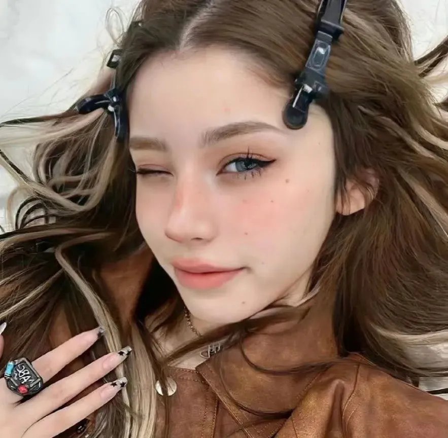 怪物少女妮莫娜